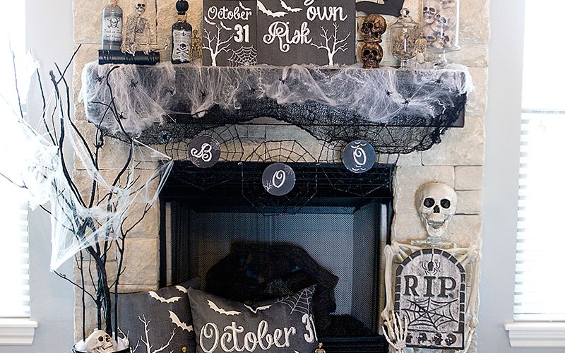 Chalkboard-Halloween-Mantle