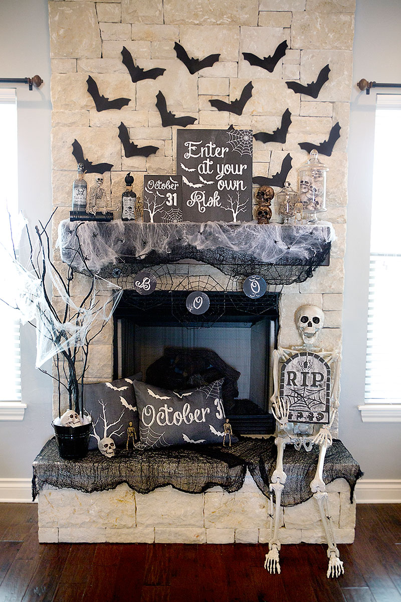 Chalkboard-Halloween-Mantle