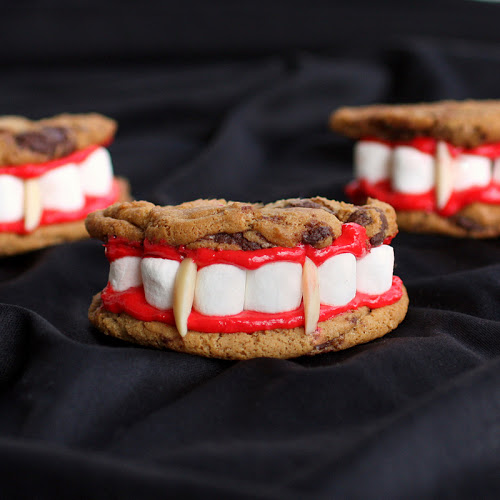 dracula-dentures- Halloween cookie Halloween Party Dessert