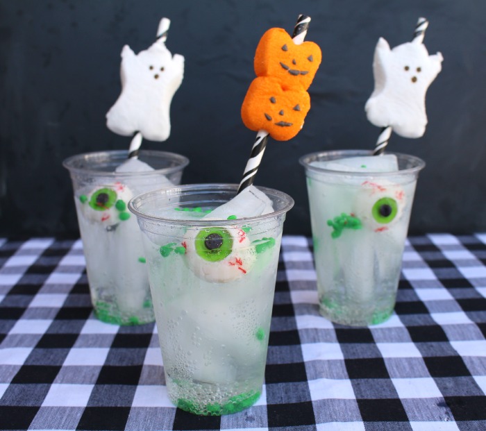 easy-ghost-and-pumpkin-drinks. Halloween Party drinks using peeps.