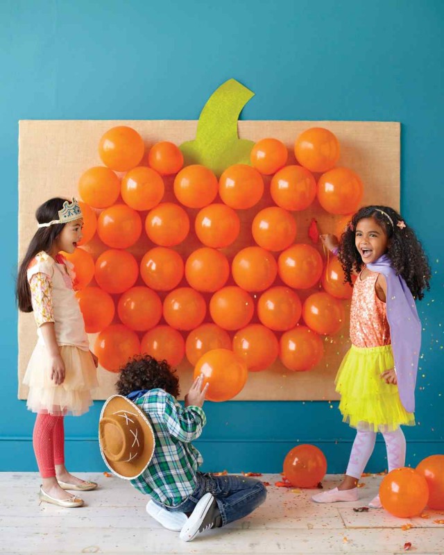 Pop goes the Pumpkin Halloween Balloon game