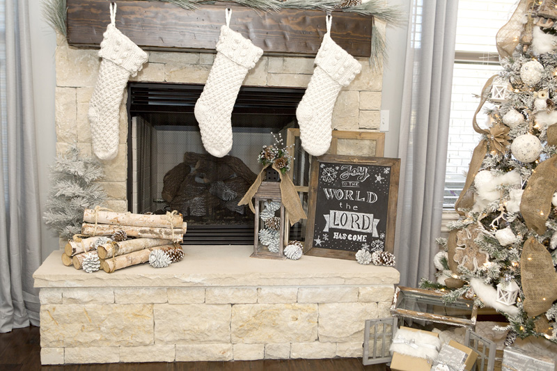 Rustic Farmhouse Christmas Mantel