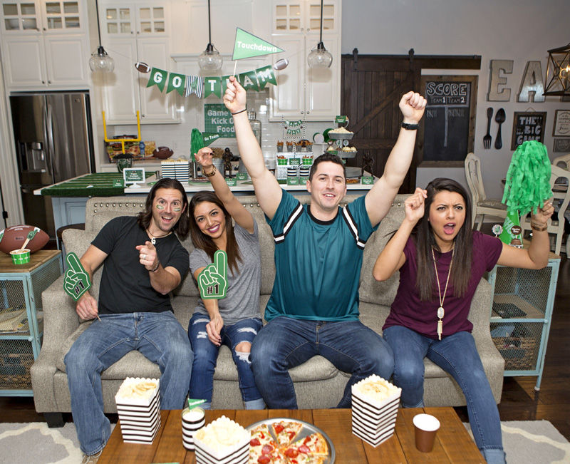 Football-Watch-Party-Super-