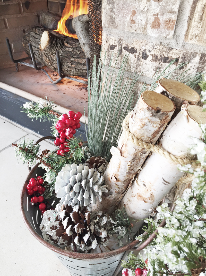 Outdoor fireplace ideas Christmas Farmhouse decoration ideas for an outdoor patio.