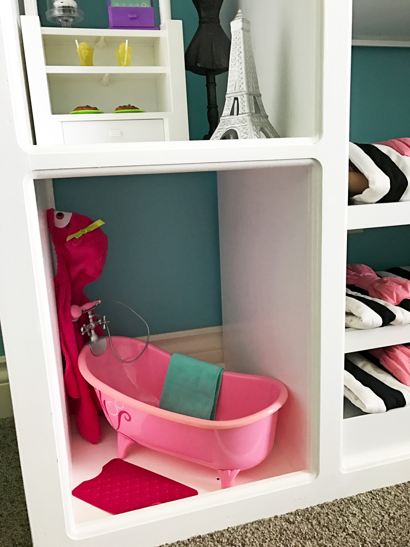 American Girl Doll Bathroom ideas with a bathtub for a DIY doll house.